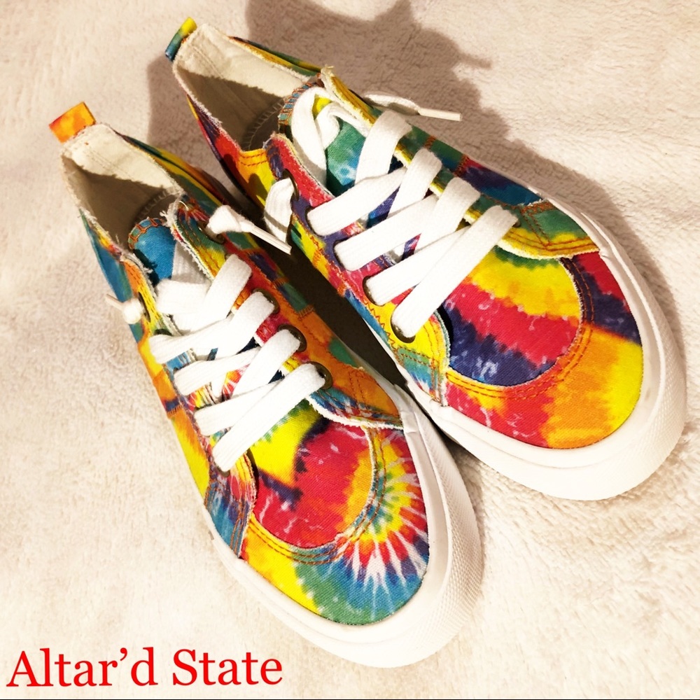 NWOT ALTAR’D STATE Tie-dye sneakers
